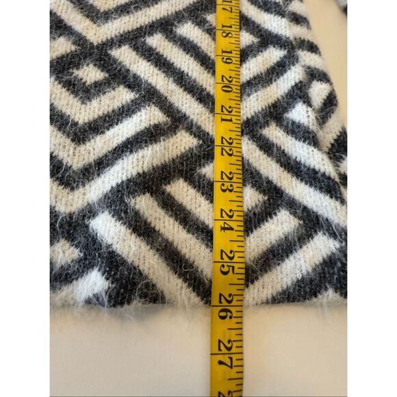Frank Lyman White & Gray Super Soft Wide Collar Sweater Sz14 Romantic, Feminine - Picture 12 of 12